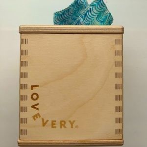 Lovevery The Senser play kit 5-6 months Tissue box Montessori learning toy